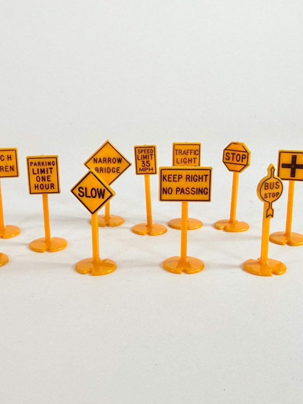 Miniature Orange Plastic Traffic Signs 10 Pieces Model Train Accessories